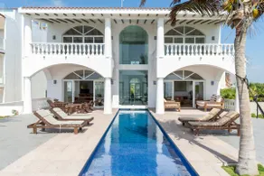 Luxury Villa on the Edge of the Sea - Image 2