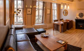 Rembrandt van Rijn apartment canal view - Image 3
