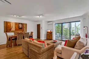 BESAKIH @ BYRON BAY  central to town & main beach , large garden, pet friendly - Image 3