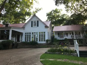 BESSIE'S LANDING - Image 2
