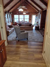 Cozy rustic cabin on Lake Hartwell.  Book a Fall getaway today! - Image 4