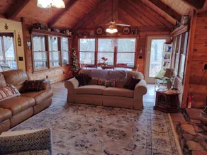 Cozy rustic cabin on Lake Hartwell.  Book a Fall getaway today! - Image 5