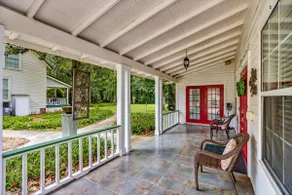 Graceful Southern Guesthouse + outdoor living area - Image 3