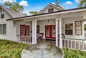 Graceful Southern Guesthouse + outdoor living area - Image 2
