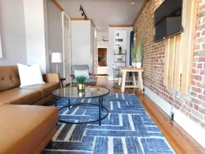 Baker Rowhome! Private Parking and Super Walkable. - Image 3