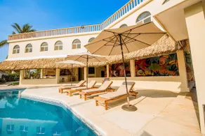 Sammy's Beach House - Image 2