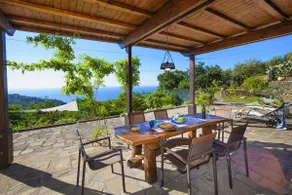 Beautiful Villa with Private Pool and Garden - Image 3