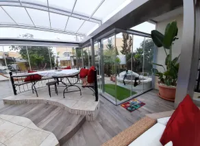 Cores - um cenário de conto de fadas, piscina aquecida e coberta, Apartamento Amarelo - Image 4
