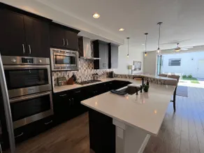 Modern 5-Bed, Clean is Priority - Image 5