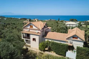 Villa de luxe Lilas, est un manoir en pierre avec sa propre piscine privée. - Image 5
