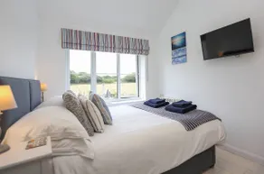 ”Cosy self contained bolthole” West Wittering - Image 5