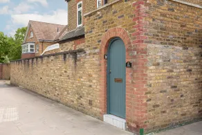 Luxury Flat for Big Groups/Families in Hampton - Image 3