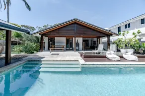 The Seaglass Villa Private Pool and Sauna - Image 2