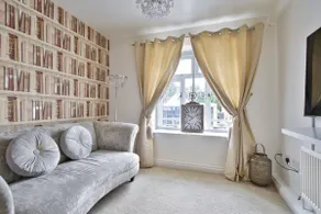 Luxury 2 bed Apartment - Image 2