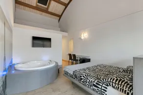 Suite A Theme Paris: Jacuzzi + Parking 20' Duomo - Image 3