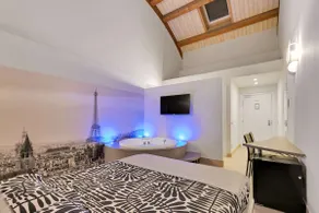 Suite A Theme Paris: Jacuzzi + Parking 20' Duomo - Image 2