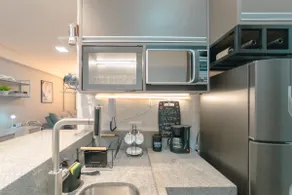 Sophisticated Apartment Close to Everything JR1304 - Image 2