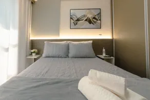 Sophisticated Apartment Close to Everything JR1304 - Image 3