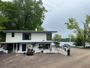 Lakefront Villa at Golden Acres - Image 4
