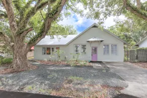 Stunning Two-Bedroom Duplex Cottage. - Image 2