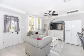 Stunning Two-Bedroom Duplex Cottage. - Image 5