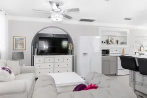 Stunning Two-Bedroom Duplex Cottage. - Image 4