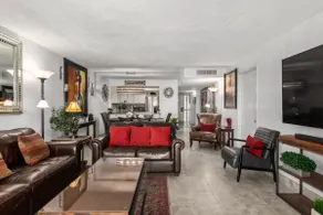 Beautiful, Newly remodeled 3 bedroom Lakefront, Heated Pool & Spa, Free Wi-Fi - Image 5