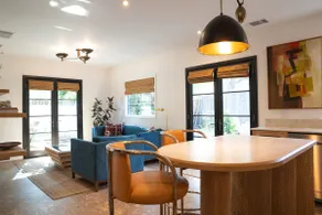 Spanish-style garden Bungalow - Image 2