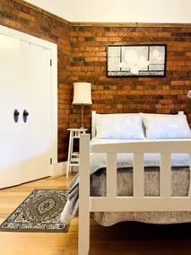 Delightful city-fringe stay - Image 2