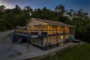 Epic Lakehouse! Mountain Views! Kayaks! Hot Tub! - Image 5
