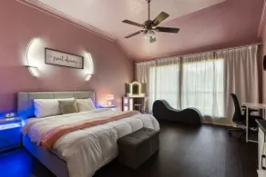 The Velvet Nest-Prime Location-2 King bd 1Queen bd - Image 5