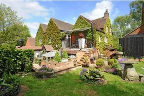 Corner House - Large country house next to marina - Image 2