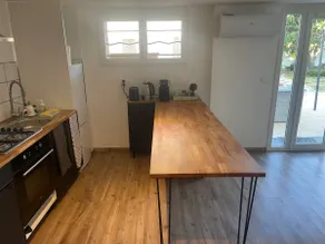Lower-level apartment in a villa - Image 2