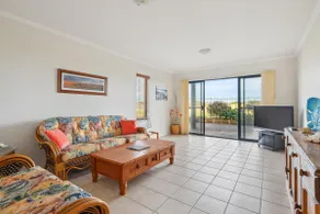 Living on the Ledge, ocean front - Image 5
