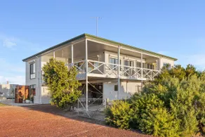 Peppy View Beach House – Ocean Views & Family Fun - Image 2