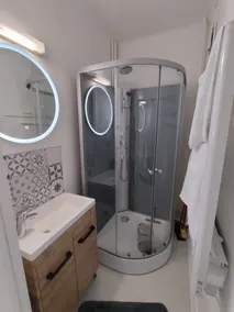 Mirecourt Center Apartment - Image 3
