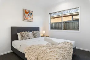 NEW Relax-Ready 4BR Near Bayside & Shops|Workspace - Image 2