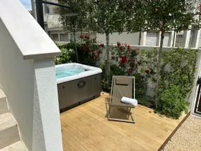 Jacuzzi near the sea & Free Parking - Image 2