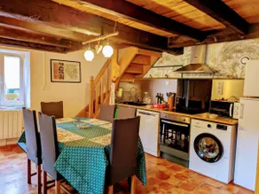 Panoramic View Cottage – Pets Welcome - Image 5