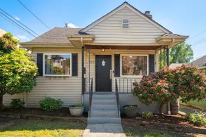 Historic home w/BBQ & balcony, remote‑work ready - Image 2