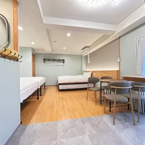 Hotel Aaron, Daisho Station Mae, 1 minute from Daisho Station, deluxe apartment - Image 4
