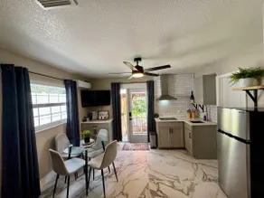~Elegant Suite • Luxe Pool • Prime Orlando Stay - Image 4