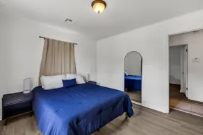 5 Minutes to Expo-Tvs in All Bedrooms-Pacman Game - Image 3