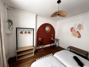 Apartment with large courtyard - Image 4