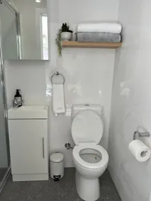 Guest Suite with Private Entry- 6 mins to Airport - Image 3