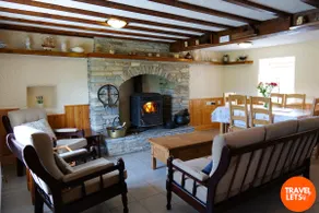 Quiet Country Farmhouse, Sleeps 12 - Image 3