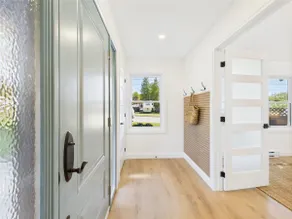 Kincardine Beach House: Steps to the Water - Image 3