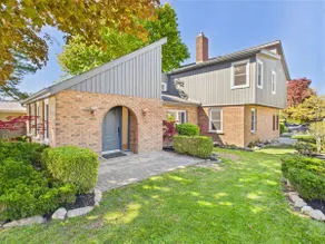 Kincardine Beach House: Steps to the Water - Image 2