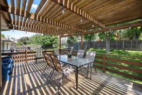 4-Bedroom Retreat with Outdoor Space & King Bed - Image 2