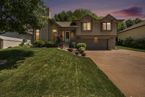4-Bedroom Retreat with Outdoor Space & King Bed - Image 4